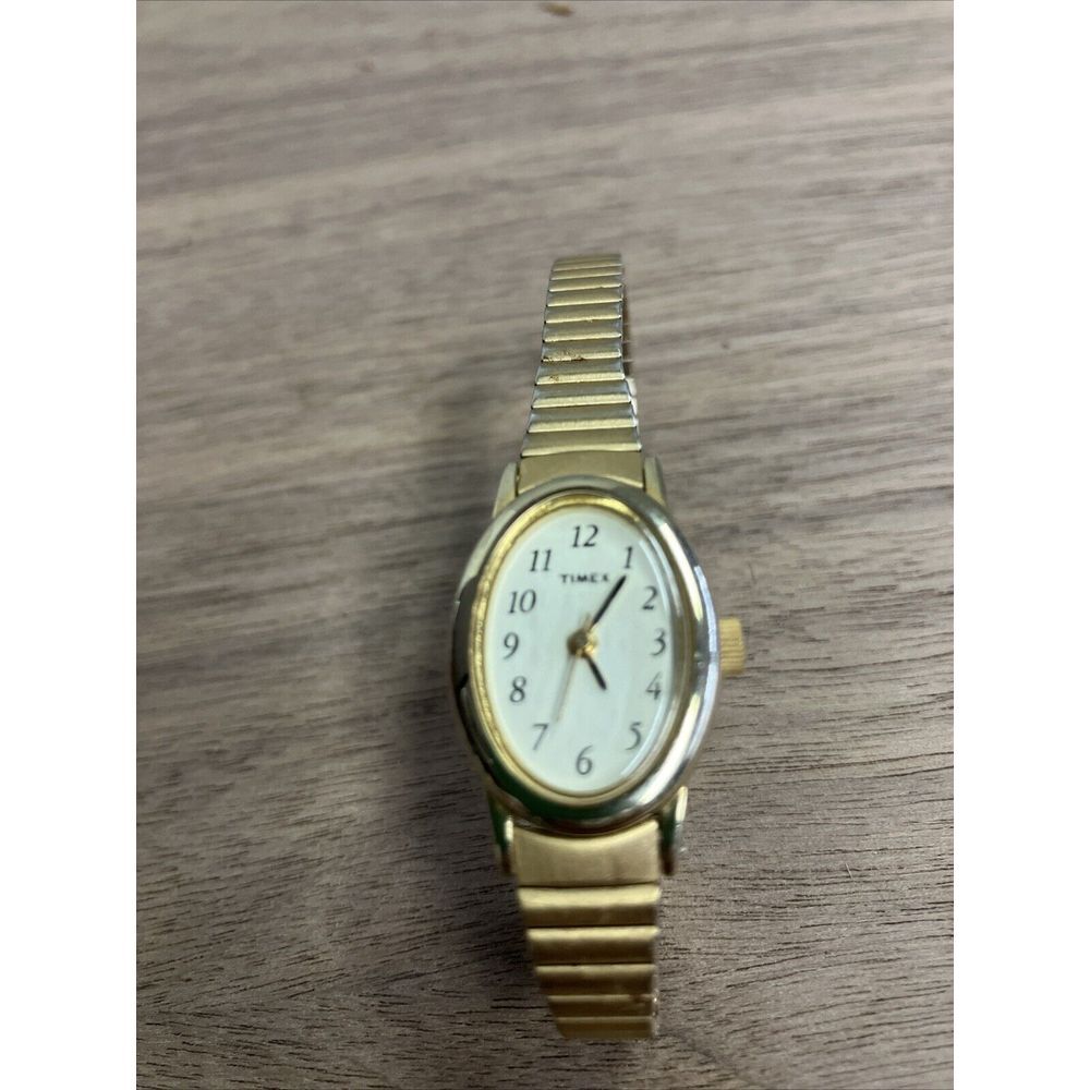 Gold Toned Timex Analog Wristwatch‎ with an Expansion Band - Picture 3 of 4